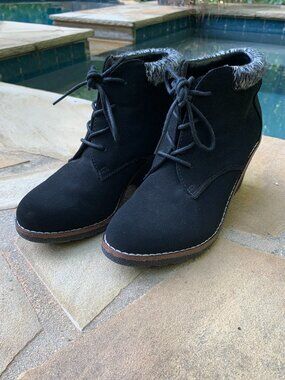 White Mountain Lilac Faux Suede Wedge Ankle Booties Sz 7.5